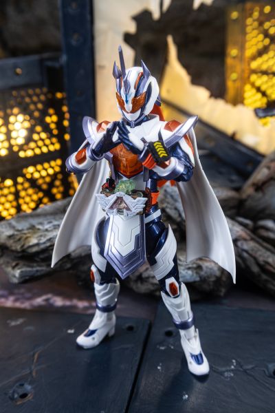 S.H.Figuarts   假面骑士玛洁德 炎阳独角兽