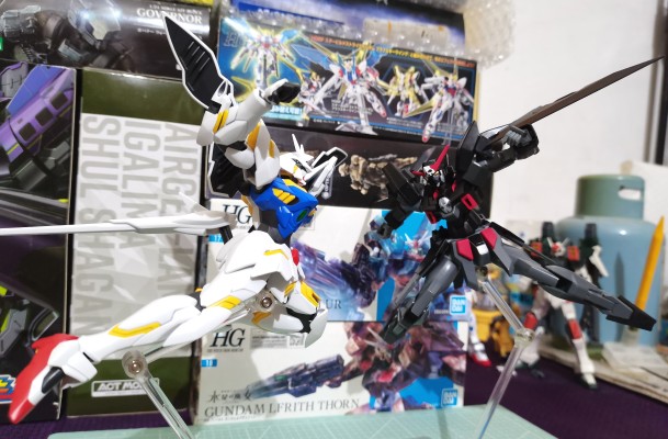 HG  机动战士高达AGE 雷吉鲁斯高达