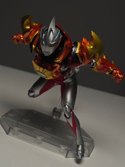 S.H.Figuarts 灼日装甲