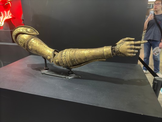 艾尔登法环 玛莲妮亚的臂甲仿制品