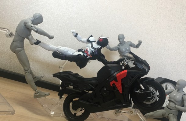 S.H.Figuarts 假面骑士联手出击 双骑与帝骑 电影大战2010 颅骨铁汉摩托