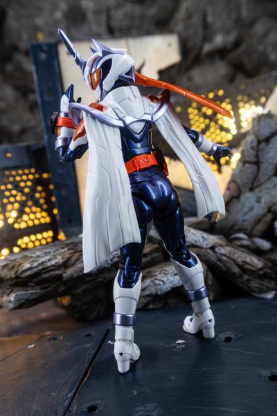 S.H.Figuarts   假面骑士玛洁德 炎阳独角兽