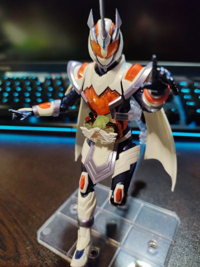 S.H.Figuarts   假面骑士玛洁德 炎阳独角兽