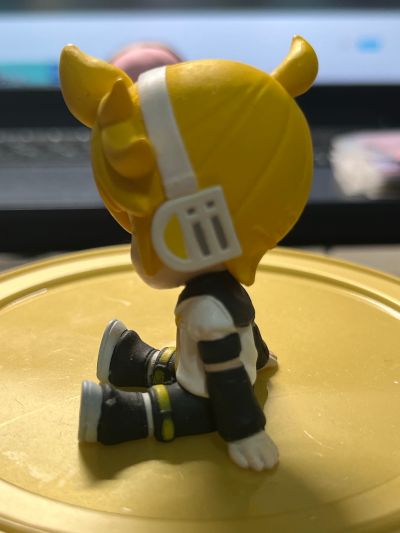 靠肩扭蛋 初音未来