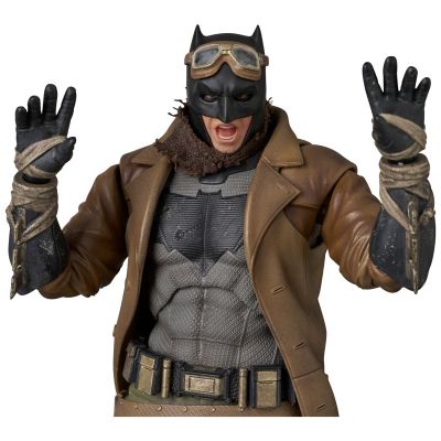 MAFEX  编号260 恶梦蝙蝠侠