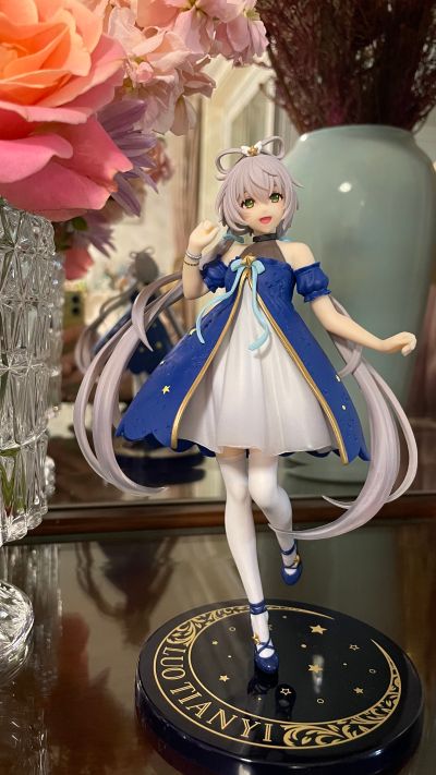 洛天依 Coreful玩具人偶 ~星空礼服款~