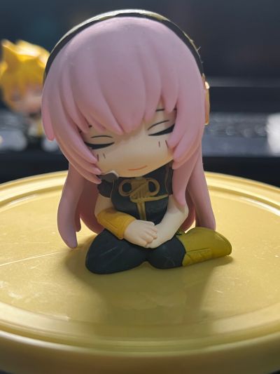 靠肩扭蛋 初音未来