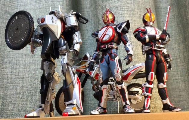S.H.Figuarts 假面骑士555 机动摩托人