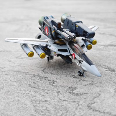 超时空要塞 1/72 VF-1 Super/Strike Valkyrie
