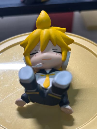 靠肩扭蛋 初音未来