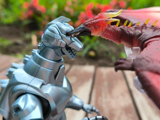 S.H.MonsterArts 哥斯拉大战机械哥斯拉2 机械哥斯拉（1993）+迦楼罗+火焰拉顿 幕张决战版