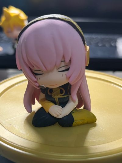 靠肩扭蛋 初音未来