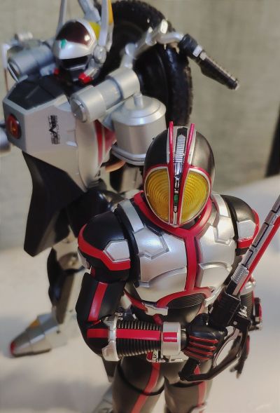 S.H.Figuarts 假面骑士555 机动摩托人