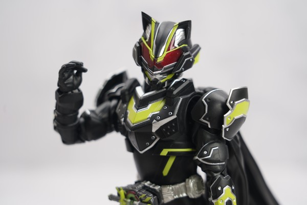 S.H.Figuarts 假面骑士太狸 武刃剑