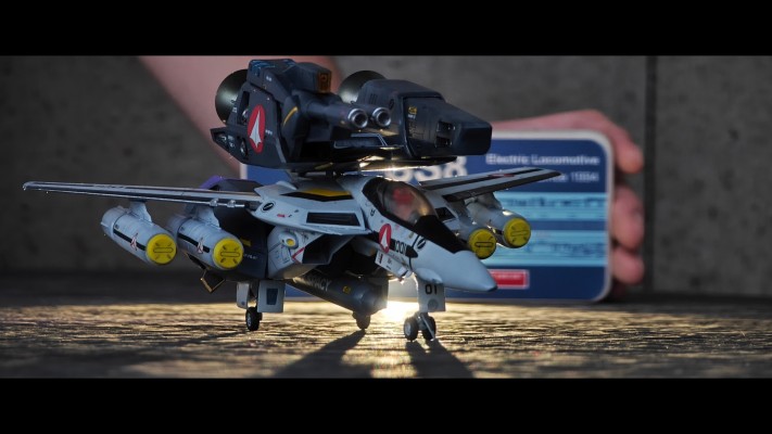 超时空要塞 1/72 VF-1 Super/Strike Valkyrie