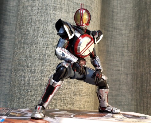 S.H.Figuarts 假面骑士555 机动摩托人