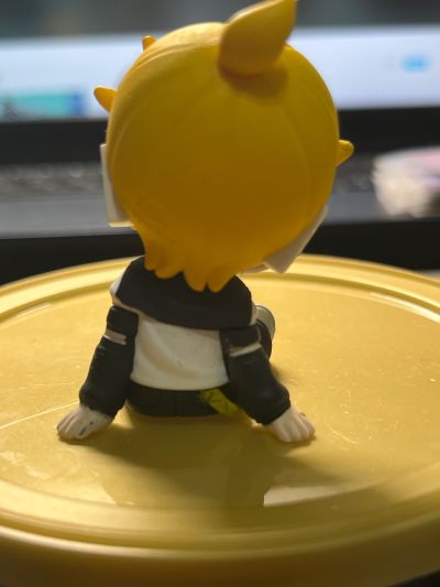 靠肩扭蛋 初音未来