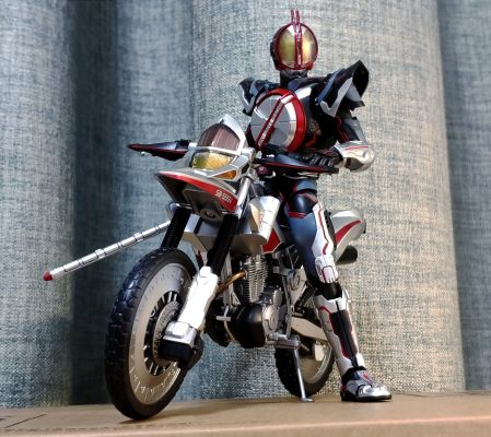 S.H.Figuarts 假面骑士555 机动摩托人