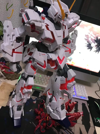 Mega Size 1/48 机动战士高达UC RX-0 独角兽高达 Ver. TWC