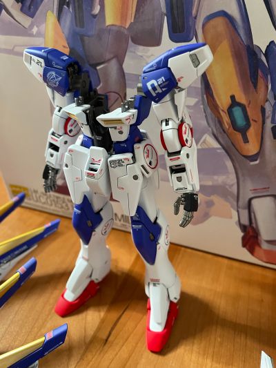 MG 1/100   V2高达突击爆击型 Ka版