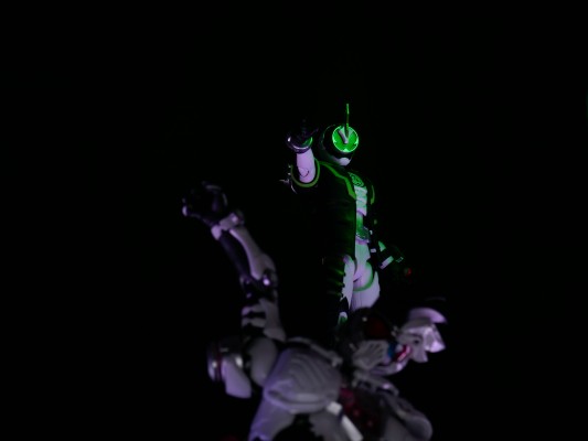 S.H.Figuart 假面骑士：灵骑 假面骑士冥骑