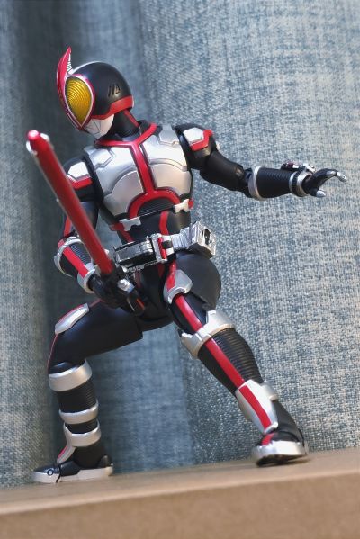 S.H.Figuarts 假面骑士555 机动摩托人