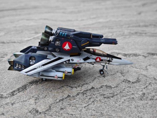 超时空要塞 1/72 VF-1 Super/Strike Valkyrie