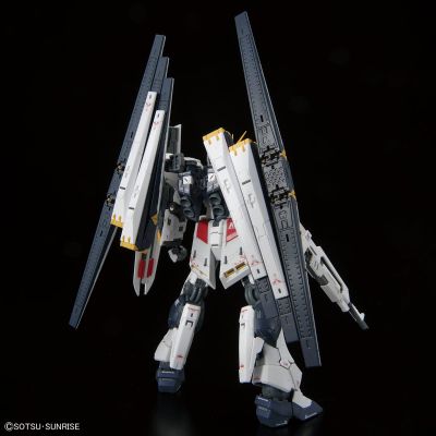RG 1/144 ν高达（双翼浮游炮装备型）