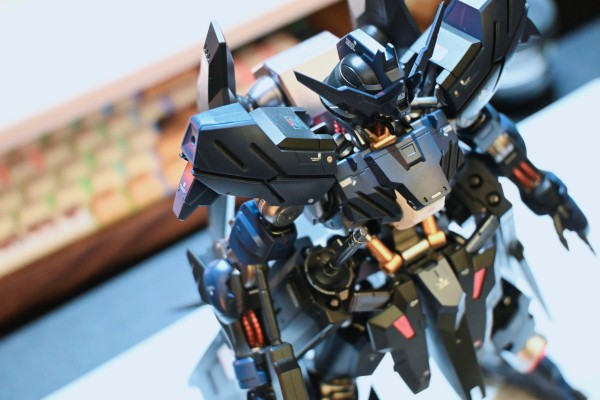 1/100 FULL MECHANICS 机动战士高达 铁血的奥尔芬斯 维达尔高达