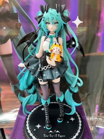 初音未来联名小浣熊拉斯卡尔 Trio-Try-iT玩具人偶-恶魔款-