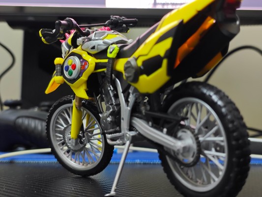 S.H.Figuarts 假面骑士：艾克赛德  摩托玩家