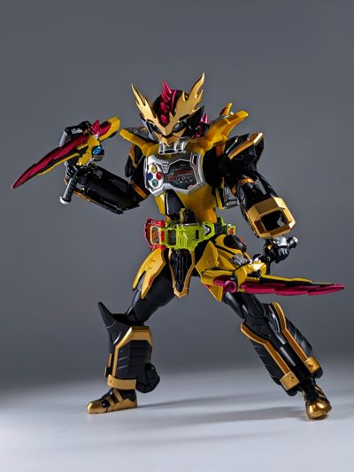 S.H.Figuarts 假面骑士：艾克赛德 假面骑士狂飙 剑斗摩托玩家 等级3
