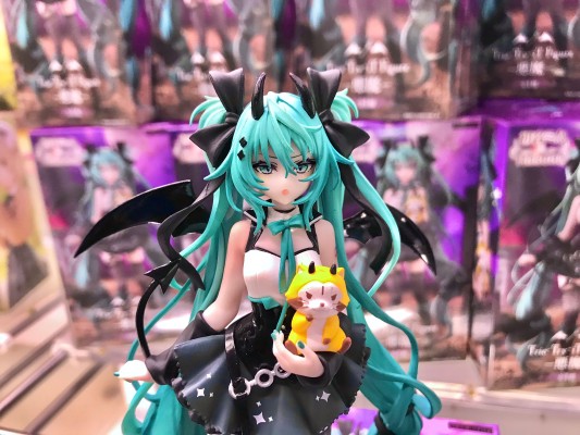 初音未来联名小浣熊拉斯卡尔 Trio-Try-iT玩具人偶-恶魔款-