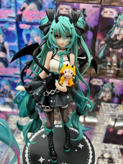 初音未来联名小浣熊拉斯卡尔 Trio-Try-iT玩具人偶-恶魔款-