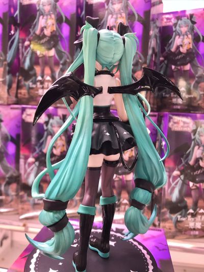 初音未来联名小浣熊拉斯卡尔 Trio-Try-iT玩具人偶-恶魔款-