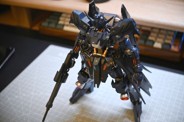 1/100 FULL MECHANICS 机动战士高达 铁血的奥尔芬斯 维达尔高达