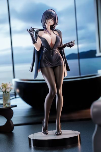 横山石见 黑礼服