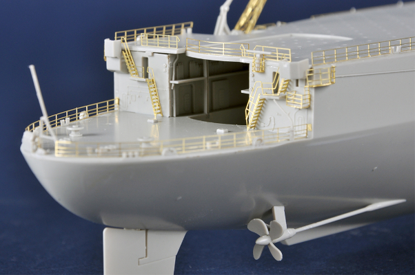 编号：05635 1/350 世界战舰系列 法国海军贞德号直升机母舰2008
