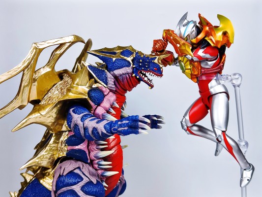 S.H.Figuarts 灼日装甲