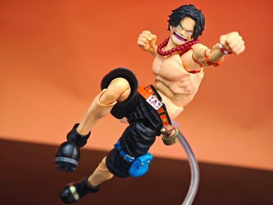 S.H.Figuarts 波特夹斯·D·艾斯 -火拳-