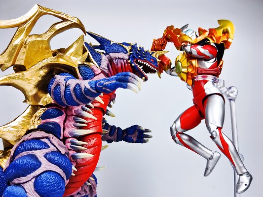 S.H.Figuarts 灼日装甲