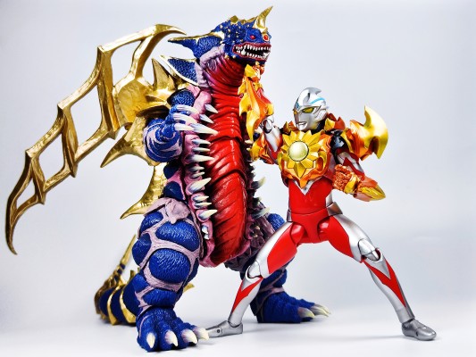 S.H.Figuarts 灼日装甲