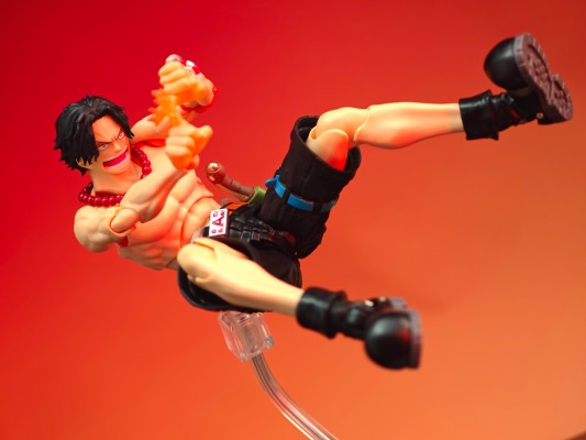 S.H.Figuarts 波特夹斯·D·艾斯 -火拳-