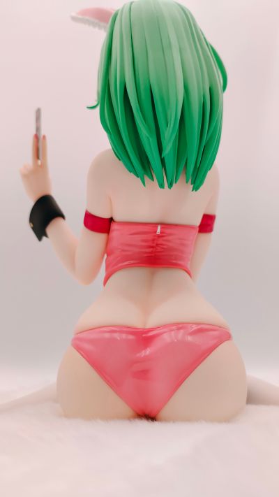 粉色兔女郎