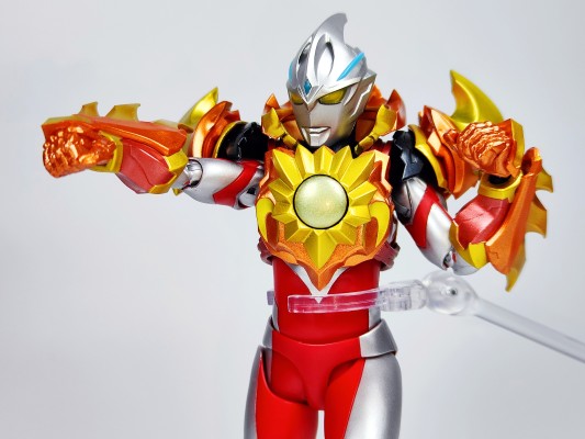 S.H.Figuarts 灼日装甲