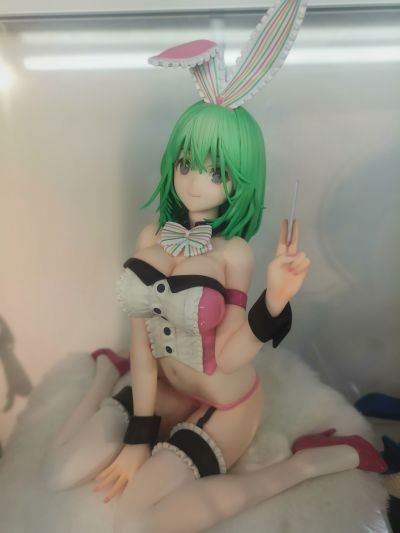 粉色兔女郎