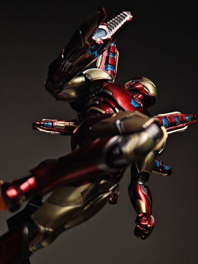 3Z0250 DLX 漫威无限传奇 钢铁侠 85号装甲