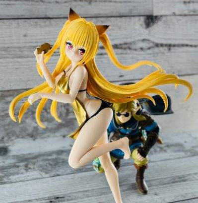 出包王女DARKNESS 独特魅力 金色暗影