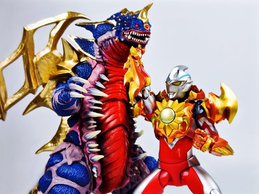 S.H.Figuarts 灼日装甲
