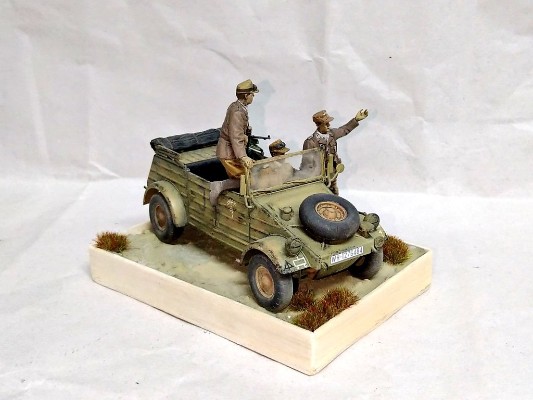 35238 1/35 德国 KUEBELWAGEN 82型 桶车（非洲军团）